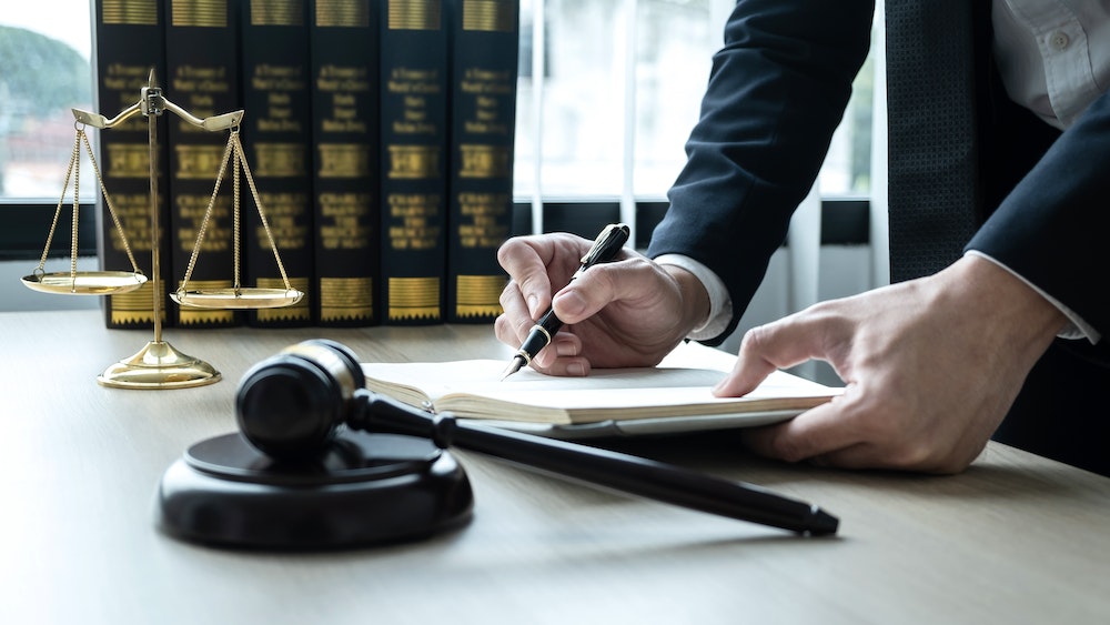 Testament : comment rédiger une clause bénéficiaire pour une assurance-vie ?