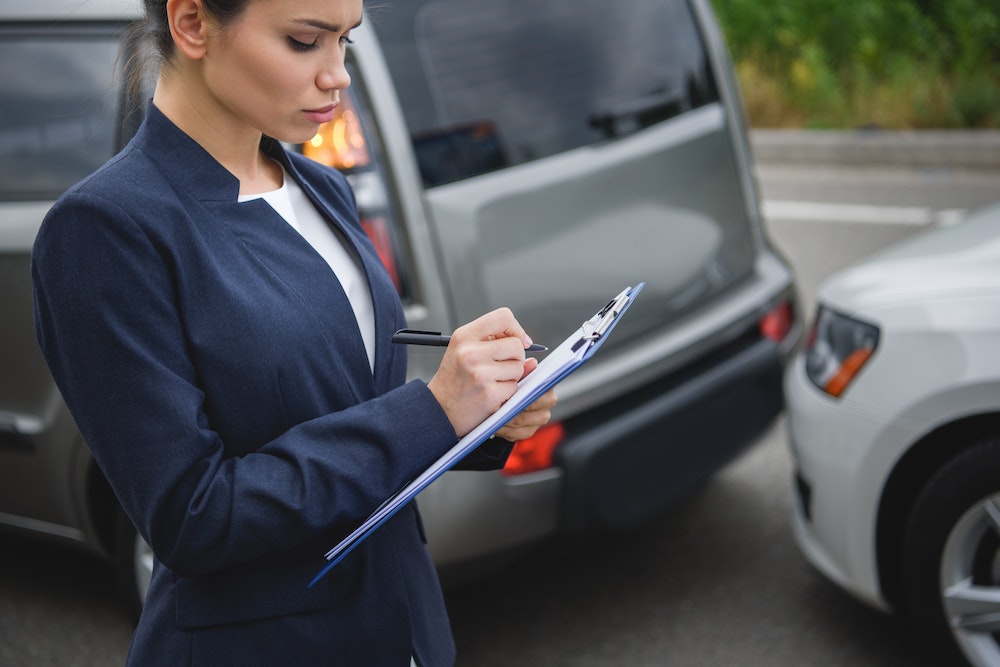 Comprendre le bonus-malus dans l'assurance automobile : un guide juridique